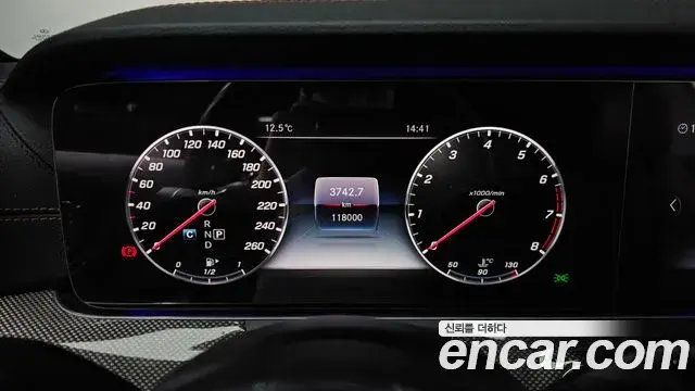 Mercedes-Benz E-Class 2020 — Фото 8/20