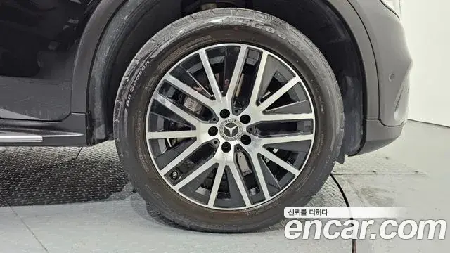 Mercedes-Benz GLC-Class 2020 — Photo 12/20