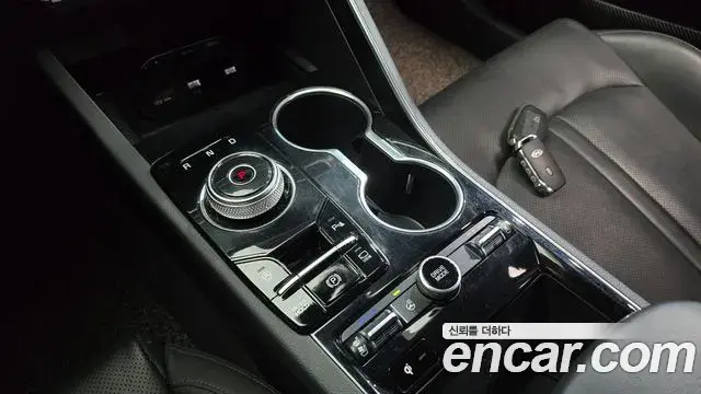 Kia K5 2020 — ფოტო 8/20