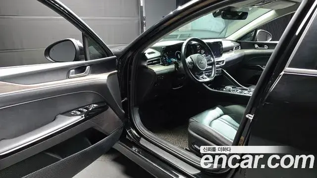 Kia K5 2020 — ფოტო 14/20