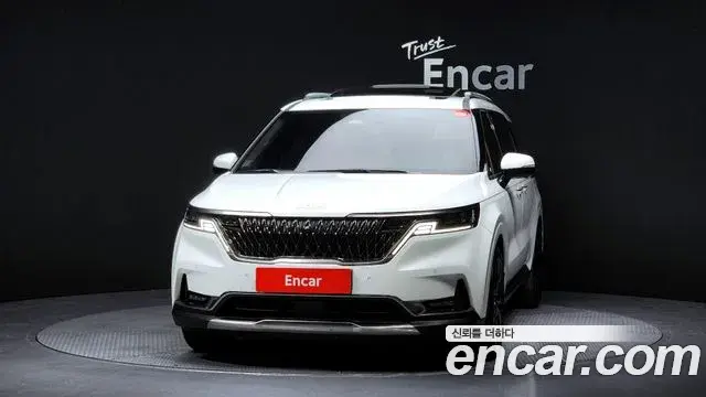 Kia Carnival 2022 — ფოტო 6/20
