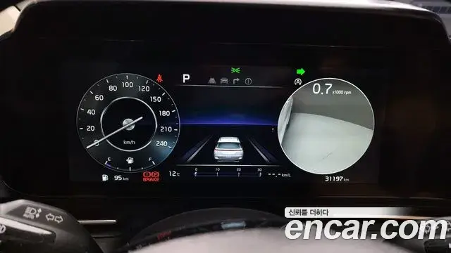 Kia Carnival 2022 — ფოტო 7/20