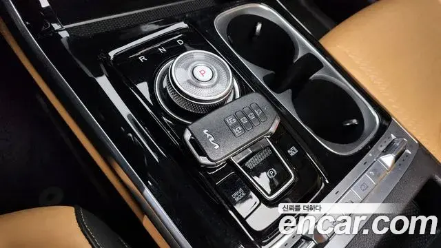 Kia Carnival 2022 — ფოტო 2/20