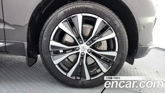 Volvo XC60 2024 — ფოტო 13/20