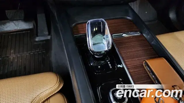 Volvo XC60 2024 — ფოტო 14/20