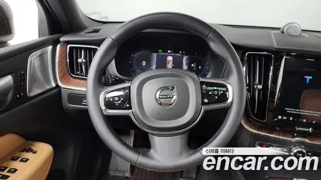 Volvo XC60 2024 — ფოტო 17/20