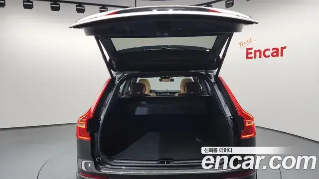 Volvo XC60 2024 — ფოტო 16/20