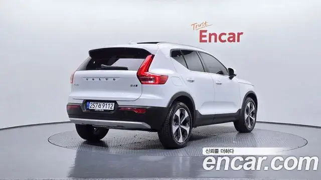 Volvo XC40 2024 — ფოტო 2/20