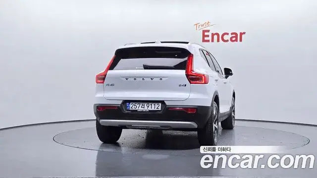 Volvo XC40 2024 — ფოტო 4/20