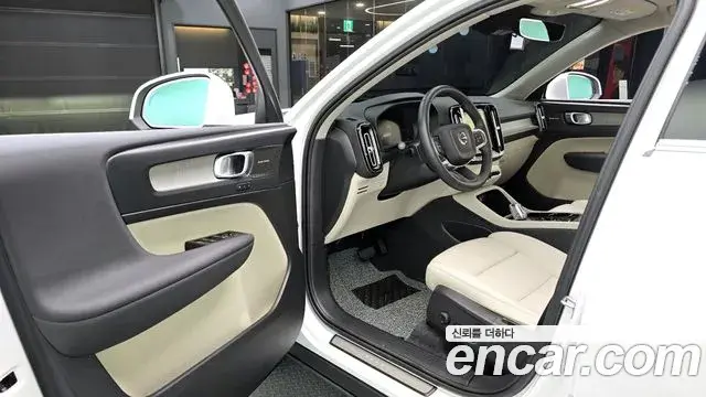 Volvo XC40 2024 — ფოტო 11/20