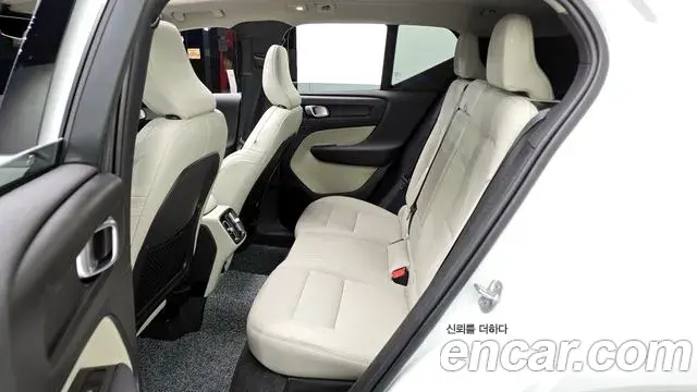 Volvo XC40 2024 — ფოტო 13/20