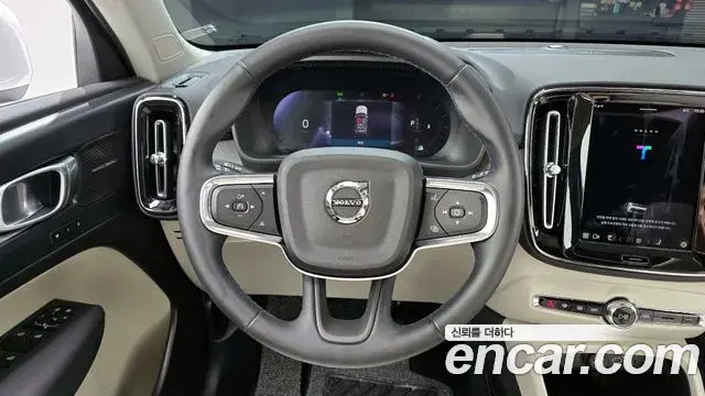 Volvo XC40 2024 — ფოტო 14/20