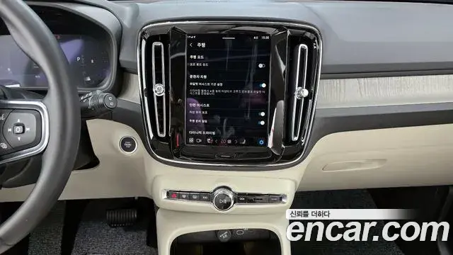 Volvo XC40 2024 — ფოტო 15/20