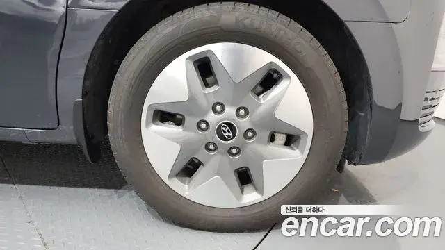 Hyundai Staria 2023 — Photo 5/20