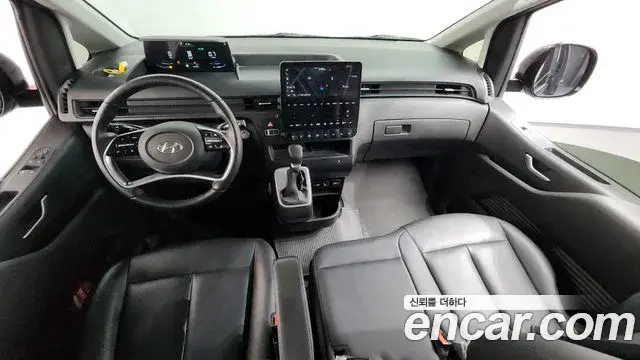 Hyundai Staria 2023 — Photo 6/20