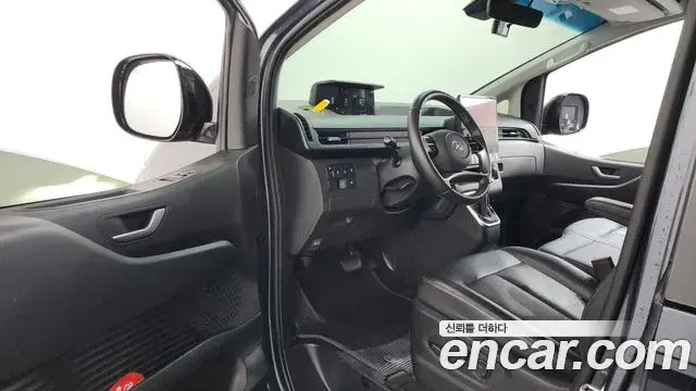 Hyundai Staria 2023 — Photo 17/20