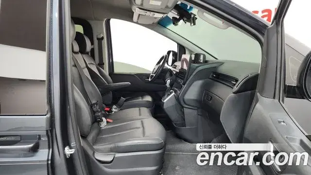 Hyundai Staria 2023 — Photo 19/20