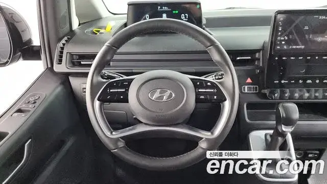 Hyundai Staria 2023 — Photo 10/20