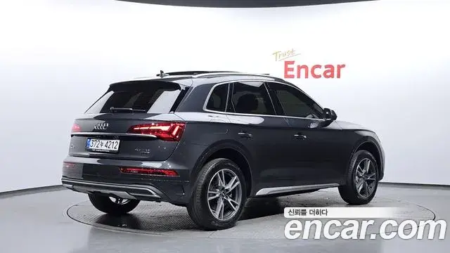 Audi Q5 2022 — ფოტო 8/20