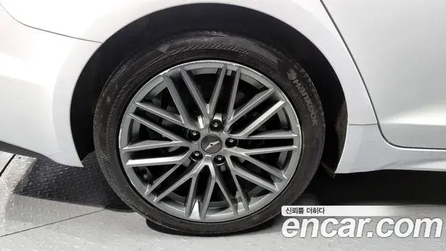 Genesis G70 2018 — Photo 15/20