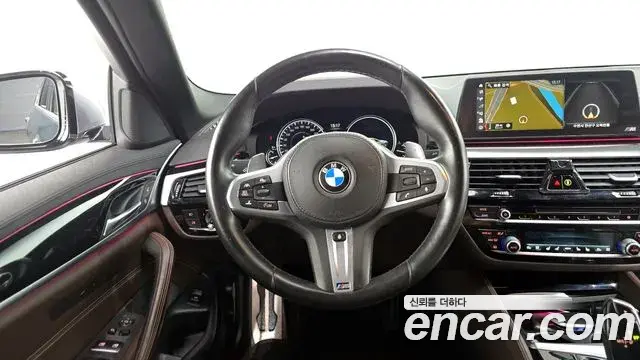 BMW 5 Series 2018 — Фото 13/20