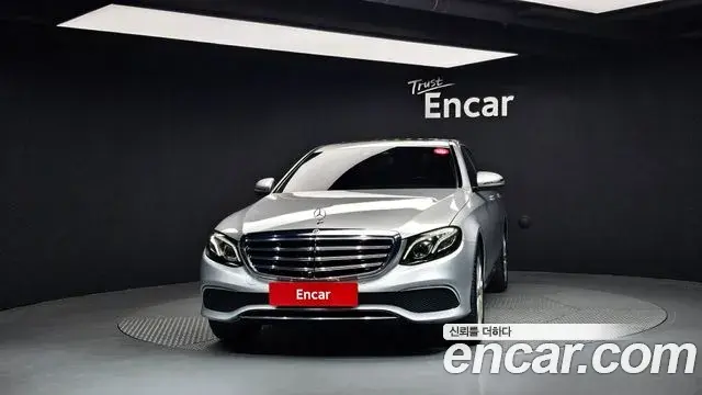 Mercedes-Benz E-Class 2018 — Photo 14/20