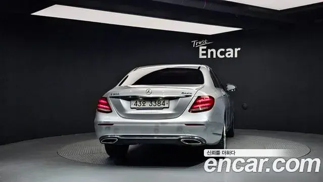 Mercedes-Benz E-Class 2018 — Photo 3/20