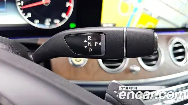 Mercedes-Benz E-Class 2018 — Photo 13/20