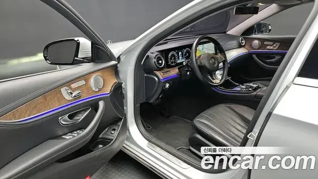 Mercedes-Benz E-Class 2018 — Photo 16/20