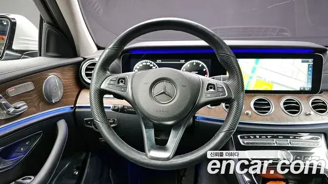 Mercedes-Benz E-Class 2018 — Photo 18/20