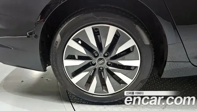 Audi A6 2021 — ფოტო 18/20