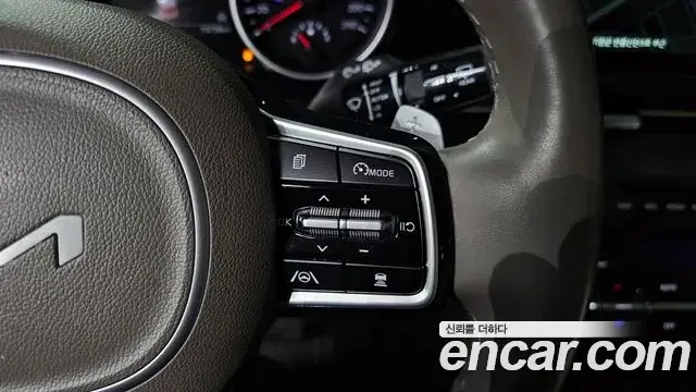 Kia Carnival 2022 — Фото 19/20