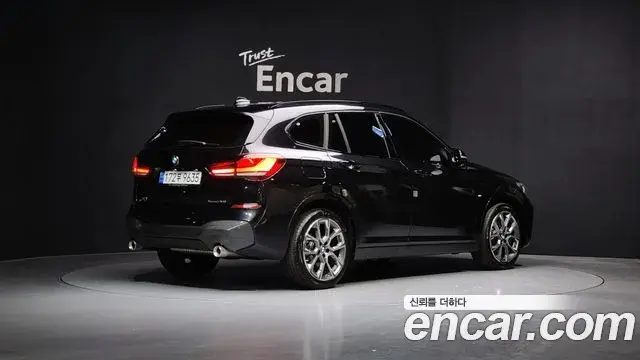 BMW X1 2022 — Photo 13/20