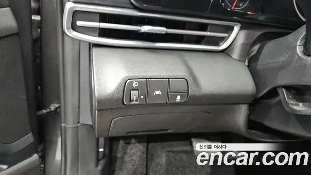 Hyundai The New Avante Hybrid 2023 — Photo 19/20