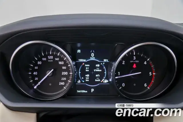 Land Rover Discovery 5 2019 — Şəkil 15/18