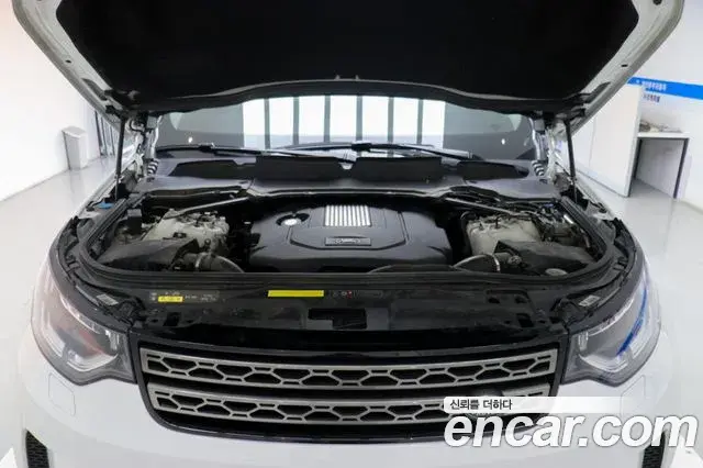 Land Rover Discovery 5 2019 — Şəkil 12/18