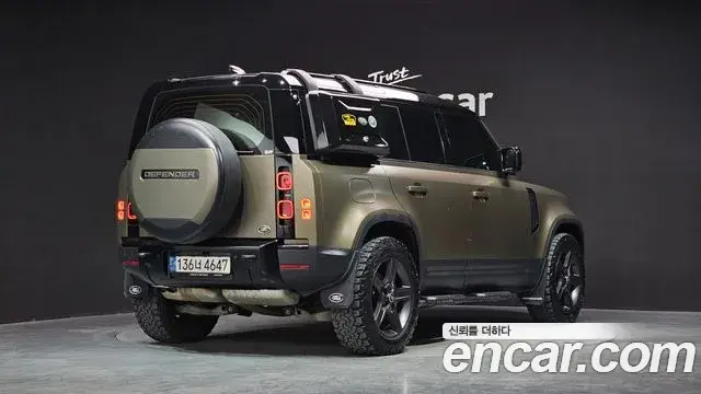 Land Rover Defender 2022 — Фото 2/20