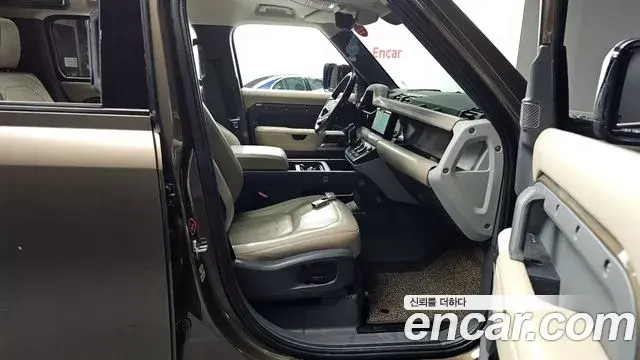 Land Rover Defender 2022 — Фото 11/20