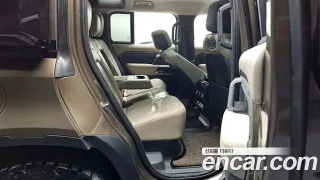 Land Rover Defender 2022 — Фото 12/20