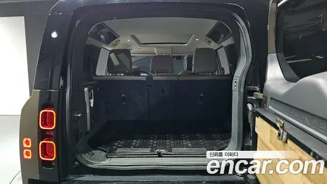 Land Rover Defender 2022 — Фото 20/20