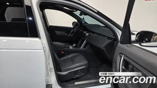 Land Rover Discovery Sport 2024 — Фото 11/20