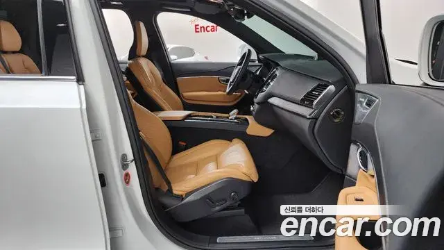Volvo XC90 2023 — Photo 18/20