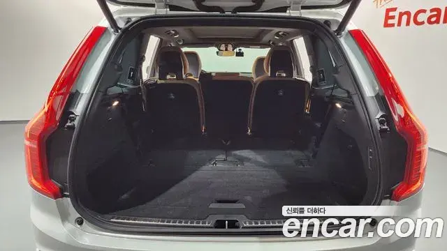 Volvo XC90 2023 — Photo 19/20