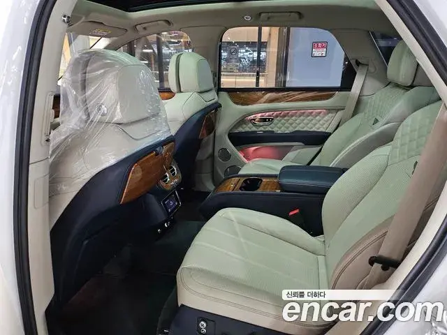 Bentley Bentayga 2021 — Şəkil 14/20