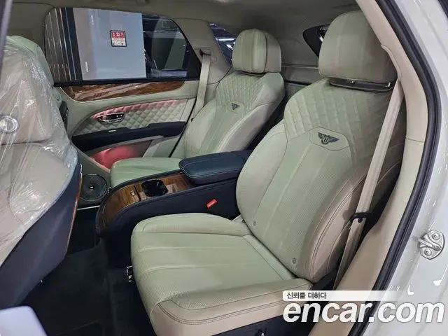 Bentley Bentayga 2021 — Şəkil 12/20