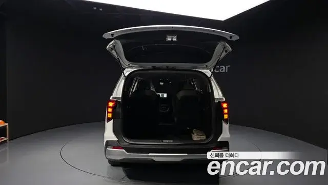 Kia Carnival 2024 — Şəkil 9/20