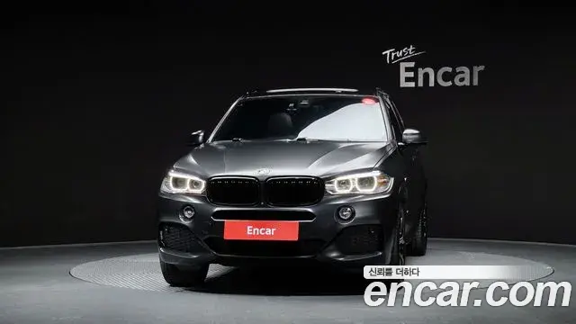 BMW X5 2018 — ფოტო 15/20