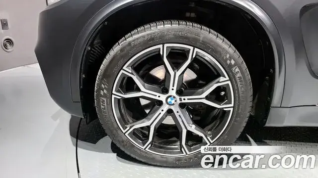 BMW X5 2018 — ფოტო 9/20