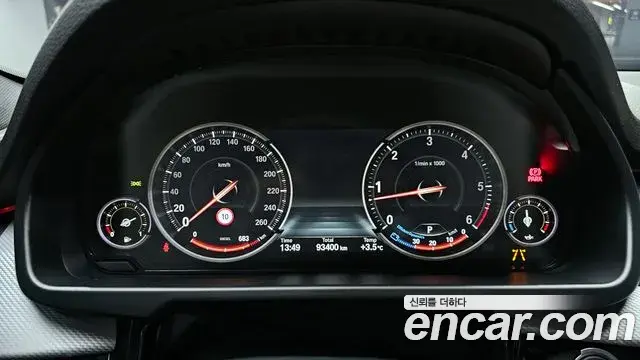 BMW X5 2018 — ფოტო 13/20