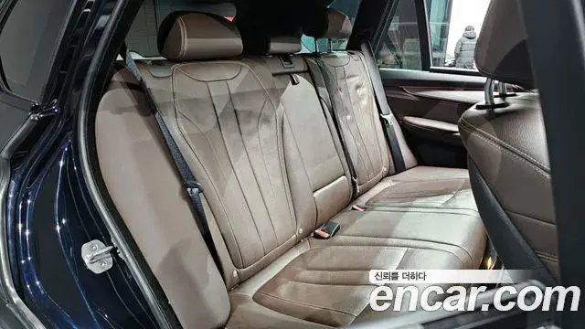 BMW X5 2018 — ფოტო 14/20